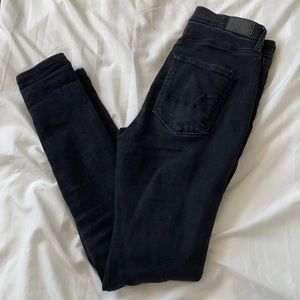 BLACK RIPPED DENIM JEANS
